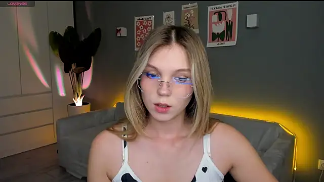 Snapshot of linakorvin chatting on October 22, 2025, 1:33 pm linakorvin online show from October 22, 2025, 1:33 pm