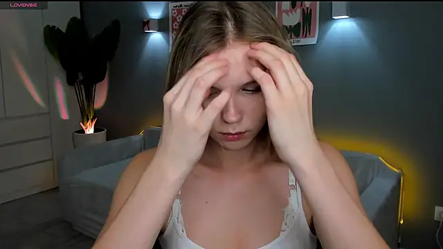 Snapshot of linakorvin chatting on October 23, 2025, 1:21 pm linakorvin online show from October 23, 2025, 1:21 pm