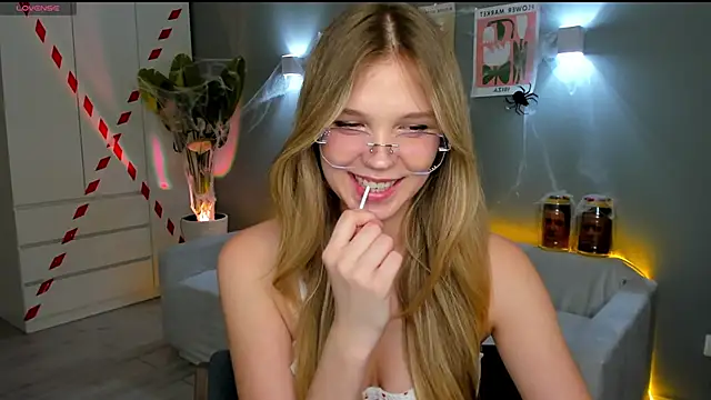 Snapshot of linakorvin chatting on October 27, 2025, 1:15 pm linakorvin online show from October 27, 2025, 1:15 pm