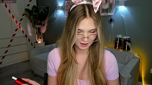 Snapshot of linakorvin chatting on October 30, 2025, 1:34 pm linakorvin online show from October 30, 2025, 1:34 pm