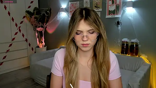 Snapshot of linakorvin chatting on November 1, 2025, 1:24 pm linakorvin online show from November 1, 2025, 1:24 pm