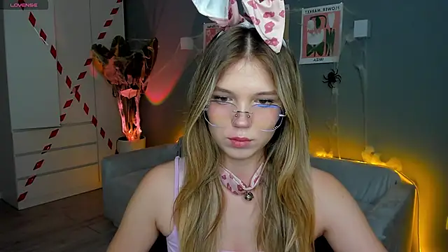 Snapshot of linakorvin chatting on November 3, 2025, 1:12 pm linakorvin online show from November 3, 2025, 1:12 pm