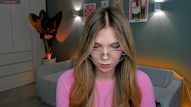 Snapshot of linakorvin chatting on November 4, 2025, 1:43 pm linakorvin online show from November 4, 2025, 1:43 pm