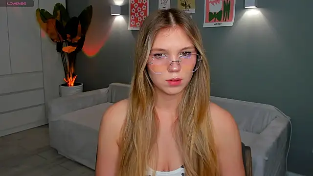 Snapshot of linakorvin chatting on November 9, 2025, 1:31 pm linakorvin online show from November 9, 2025, 1:31 pm