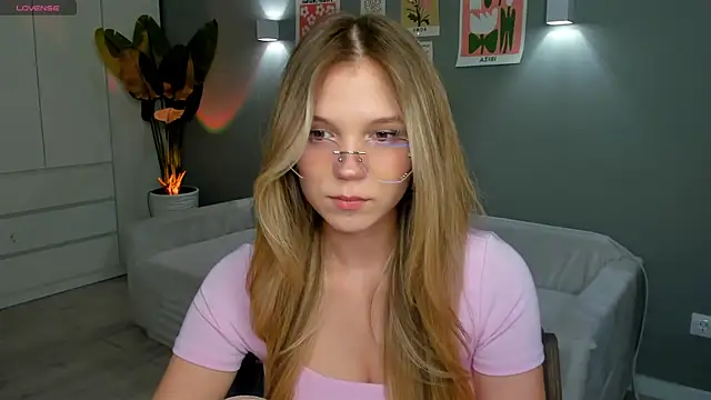 Snapshot of linakorvin chatting on November 13, 2025, 1:32 pm linakorvin online show from November 13, 2025, 1:32 pm