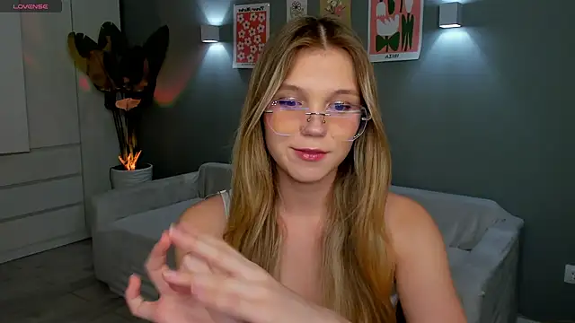 Snapshot of linakorvin chatting on November 15, 2025, 1:29 pm linakorvin online show from November 15, 2025, 1:29 pm