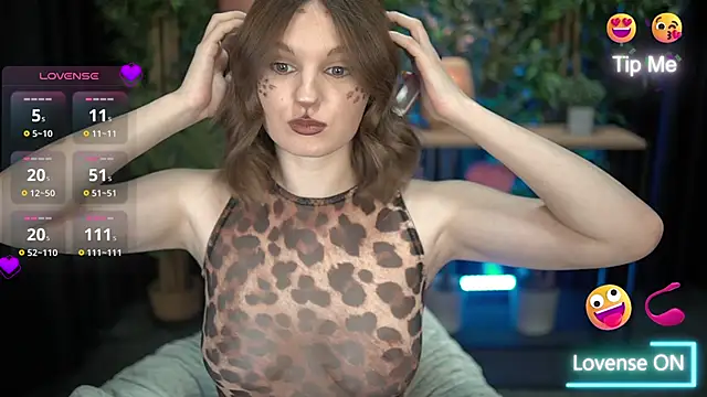 Snapshot of xoxo_molly chatting on October 31, 2025, 8:10 pm xoxo molly online show from October 31, 2025, 8:10 pm