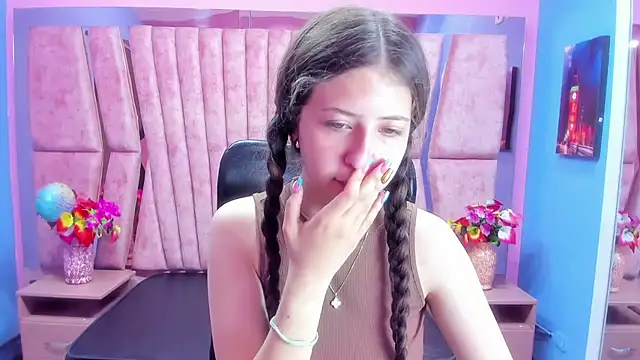 sarah sweett  online show from October 18, 2025, 2:18 pm