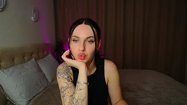 Snapshot of Poison_inyour_Mind__ chatting on November 17, 2025, 5:19 pm Poison inyour Mind online show from November 17, 2025, 5:19 pm