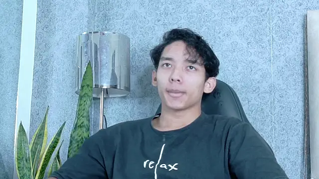Snapshot of ValenorLerot chatting on October 4, 2025, 4:21 am ValenorLerot online show from October 4, 2025, 4:21 am