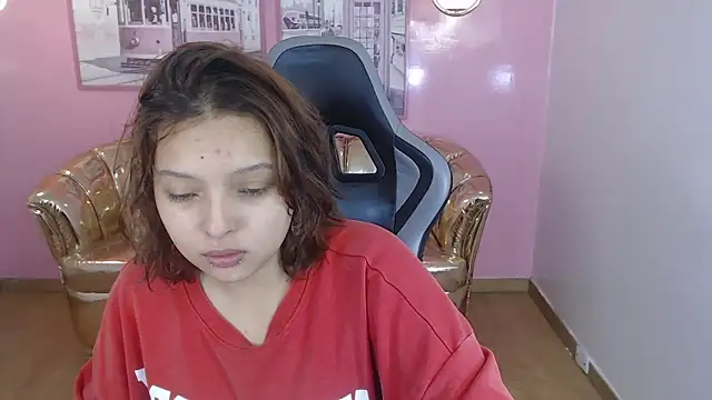 mia foster t online show from December 18, 2025, 1:17 pm