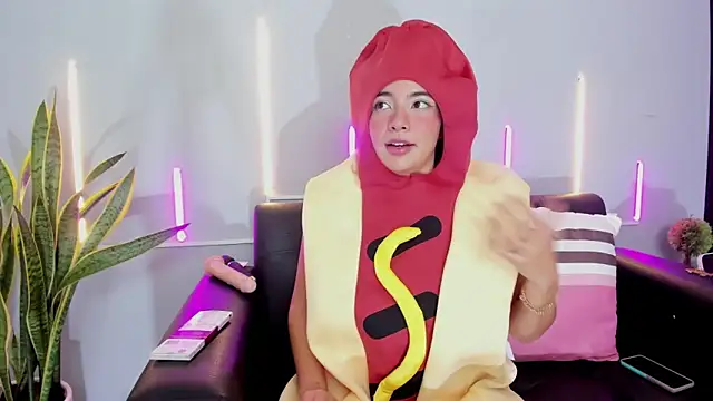 Snapshot of Jules_Angel chatting on October 31, 2025, 1:45 pm Jules Angel online show from October 31, 2025, 1:45 pm