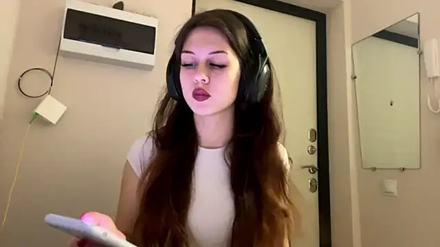 Snapshot of Nayra_flash chatting on October 8, 2025, 6:55 am Nayra flash online show from October 8, 2025, 6:55 am