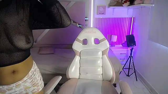 Charlotte ebony  online show from October 16, 2025, 1:01 pm