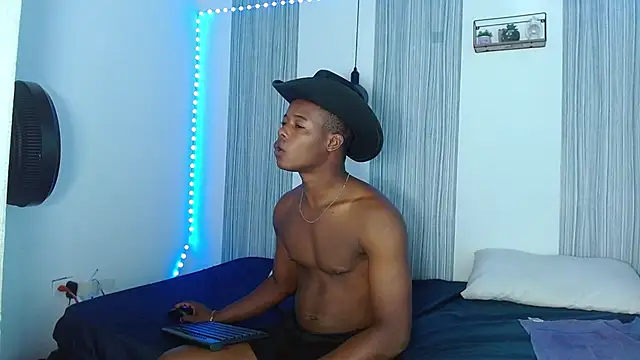 Snapshot of Dark_stallionX chatting on October 31, 2025, 2:45 am Dark stallionX online show from October 31, 2025, 2:45 am