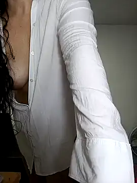 Snapshot of tutisex_ chatting on October 27, 2025, 3:32 am tutisex online show from October 27, 2025, 3:32 am