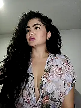 Snapshot of tutisex_ chatting on November 6, 2025, 3:18 am tutisex online show from November 6, 2025, 3:18 am