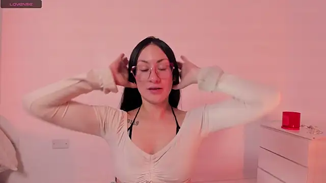 clover tter  online show from November 12, 2025, 4:07 pm