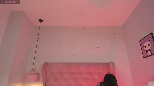 Snapshot of Vanelope_evanss chatting on February 18, 2026, 1:18 pm Vanelope evanss online show from February 18, 2026, 1:18 pm