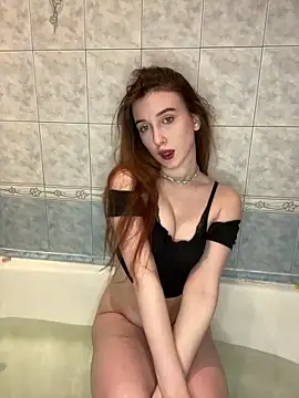 Snapshot of Evelyn39 chatting on October 6, 2025, 2:14 pm Evelyn39 online show from October 6, 2025, 2:14 pm