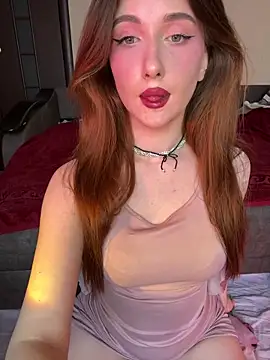 Snapshot of Evelyn39 chatting on October 18, 2025, 11:00 am Evelyn39 online show from October 18, 2025, 11:00 am