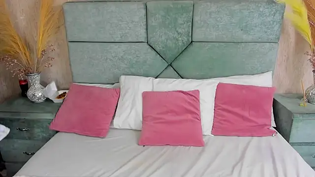 Snapshot of Clohe_Bell chatting on October 25, 2025, 8:03 pm Clohe Bell online show from October 25, 2025, 8:03 pm