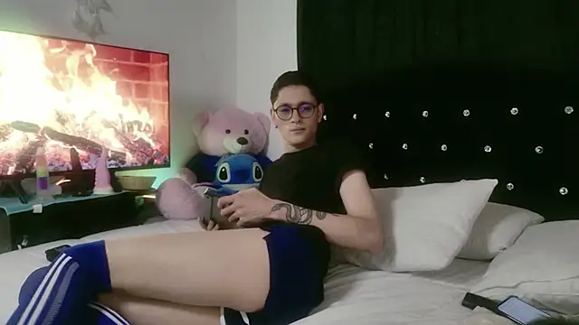 Tyler cat online show from October 17, 2025, 11:35 am