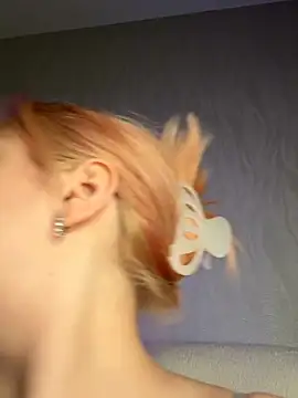 KellyMoors online show from April 3, 2026, 1:25 am