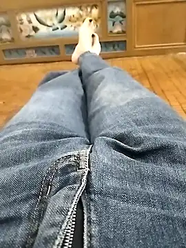 Snapshot of Lili_2love chatting on October 13, 2025, 12:54 am Lili 2love online show from October 13, 2025, 12:54 am