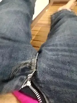 Snapshot of Lili_2love chatting on October 18, 2025, 2:14 am Lili 2love online show from October 18, 2025, 2:14 am