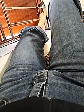 Snapshot of Lili_2love chatting on November 13, 2025, 1:48 am Lili 2love online show from November 13, 2025, 1:48 am