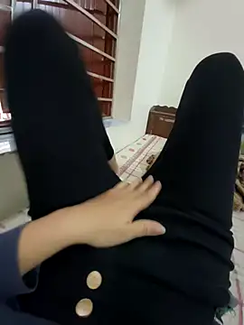 Snapshot of Lili_2love chatting on November 16, 2025, 12:49 am Lili 2love online show from November 16, 2025, 12:49 am