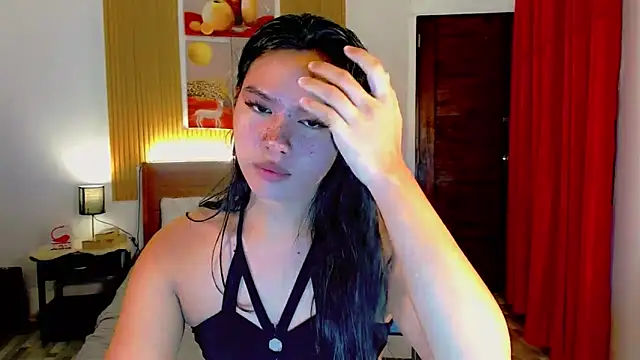 Snapshot of fallinLunaxX chatting on October 8, 2025, 12:47 pm fallinLunaxX online show from October 8, 2025, 12:47 pm