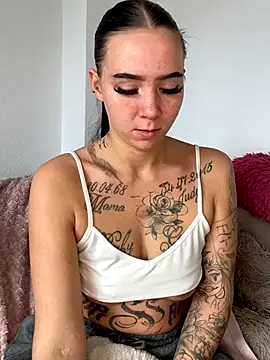 Snapshot of YoungZoexx chatting on October 15, 2025, 9:20 am YoungZoexx online show from October 15, 2025, 9:20 am