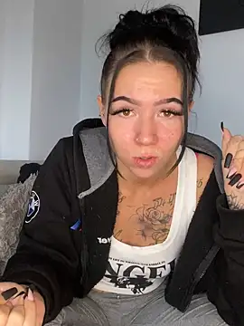 Snapshot of YoungZoexx chatting on October 28, 2025, 8:51 am YoungZoexx online show from October 28, 2025, 8:51 am