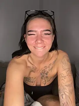 Snapshot of YoungZoexx chatting on November 4, 2025, 6:51 pm YoungZoexx online show from November 4, 2025, 6:51 pm