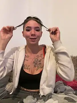 Snapshot of YoungZoexx chatting on November 10, 2025, 7:13 pm YoungZoexx online show from November 10, 2025, 7:13 pm