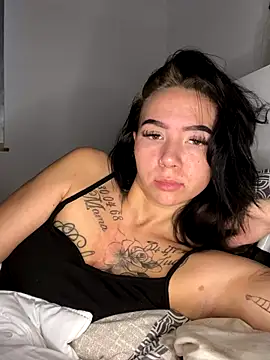 Snapshot of YoungZoexx chatting on November 15, 2025, 7:05 am YoungZoexx online show from November 15, 2025, 7:05 am