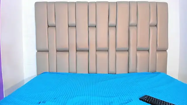 AlanaRosee   online show from November 8, 2025, 1:11 pm