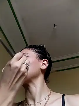 Larissinhamm online show from November 4, 2025, 5:34 pm