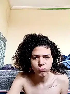 Larissinhamm online show from November 6, 2025, 1:34 pm