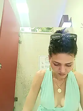 Larissinhamm online show from November 8, 2025, 11:03 pm