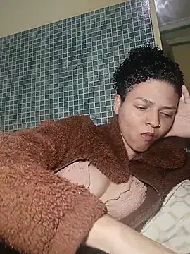 Larissinhamm online show from November 17, 2025, 1:33 am