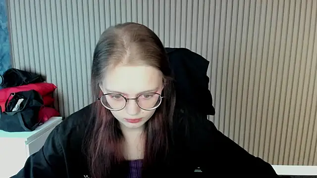 shy elina01 online show from October 7, 2025, 10:34 am