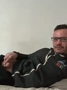 viktor1992-1-1 online show from March 11, 2026, 4:02 pm