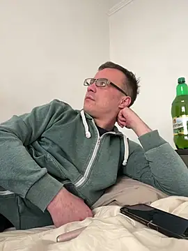 viktor1992-1-1 online show from March 12, 2026, 12:00 pm