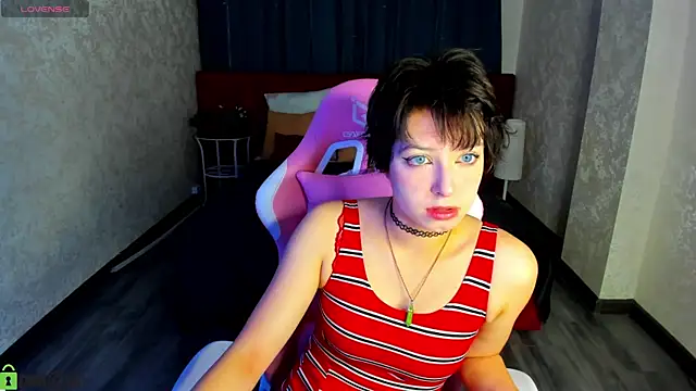 Snapshot of Sara_Frayer chatting on October 7, 2025, 1:03 am Sara Frayer online show from October 7, 2025, 1:03 am