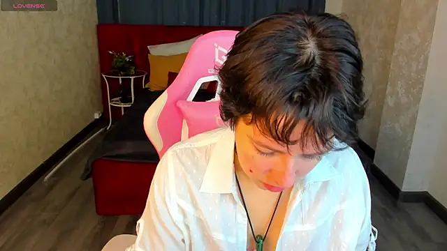 Snapshot of Sara_Frayer chatting on October 9, 2025, 1:03 am Sara Frayer online show from October 9, 2025, 1:03 am