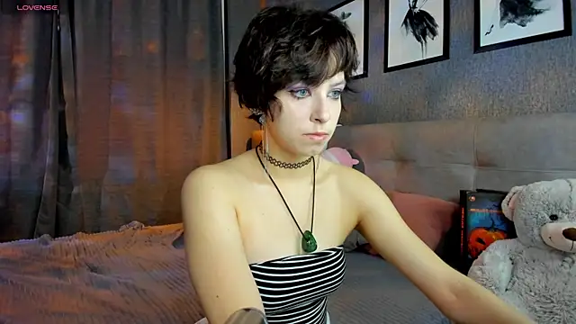 Snapshot of Sara_Frayer chatting on October 28, 2025, 4:27 am Sara Frayer online show from October 28, 2025, 4:27 am