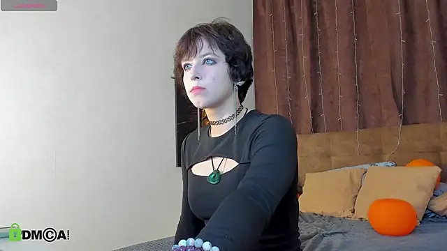 Snapshot of Sara_Frayer chatting on October 29, 2025, 9:44 am Sara Frayer online show from October 29, 2025, 9:44 am